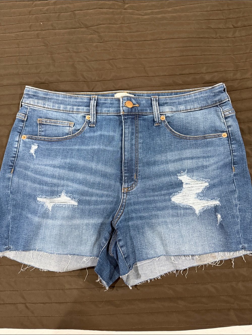 Universal Thread Distressed Blue Denim Women’s Shorts - 14